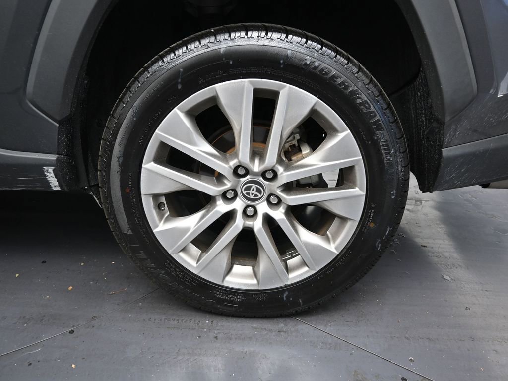 Used 2022 Toyota RAV4 XLE Premium AWD/4WD image 9