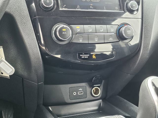 Used 2021 Nissan Rogue Sport S image 18