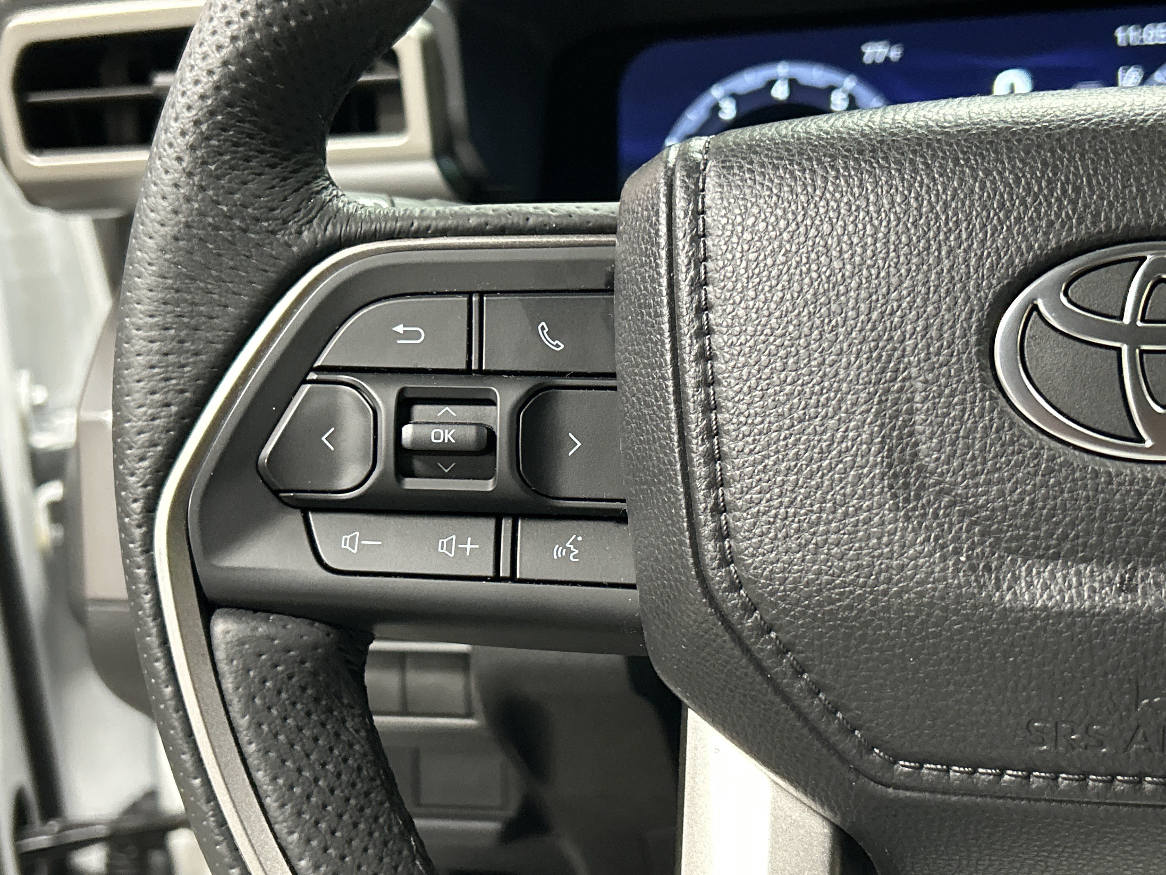 Certified 2025 Toyota Tacoma TRD Off-Road AWD/4WD image 19