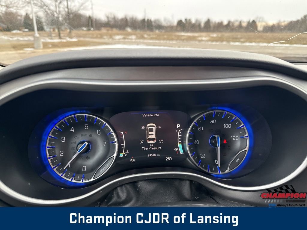 Used 2024 Chrysler Pacifica Touring-L image 22