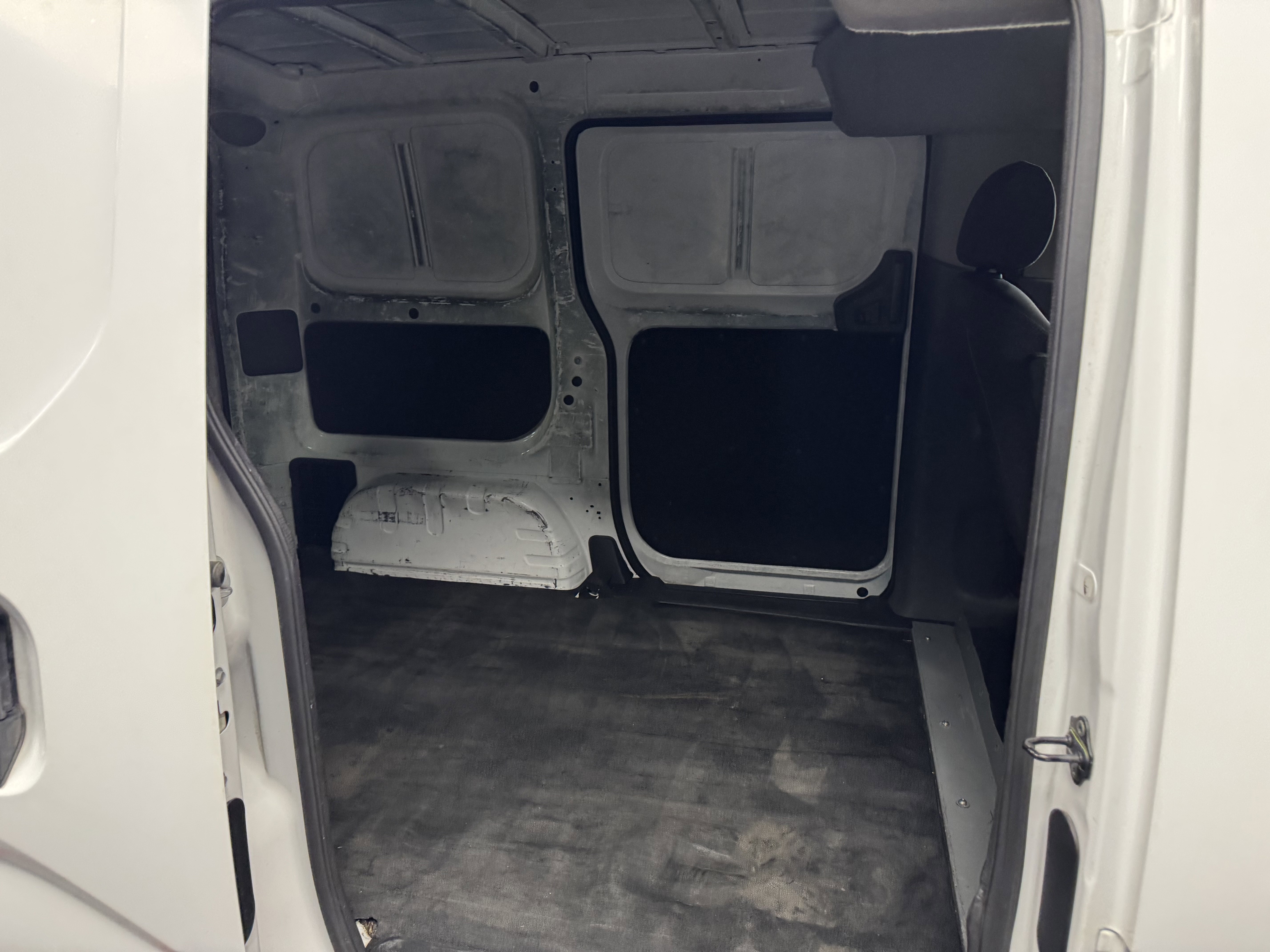 Used 2015 Nissan NV200 S w/ Back Door Glass Package image 13