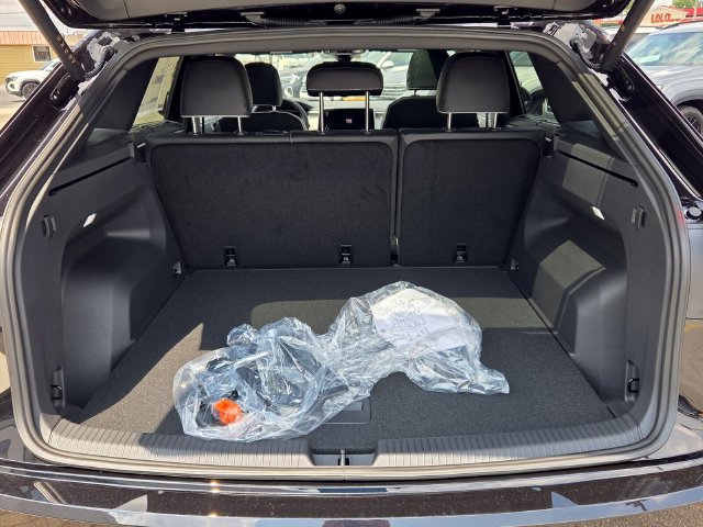 New 2026 Volkswagen Atlas Cross Sport SEL Premium R-Line AWD/4WD image 9