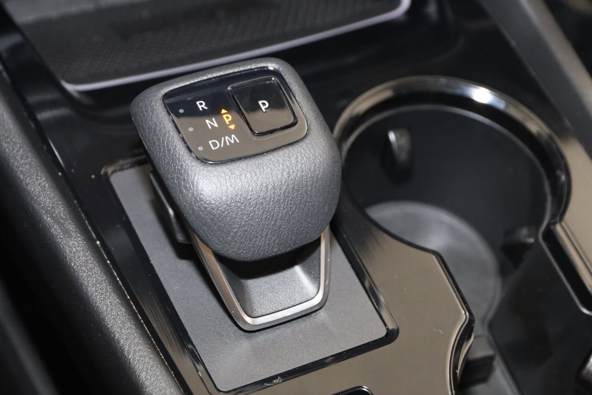 Used 2025 Nissan Rogue SL w/ Tech Package FWD image 7