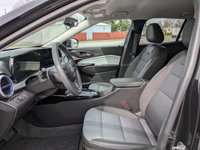 Used 2025 Chevrolet Trax LT image 21