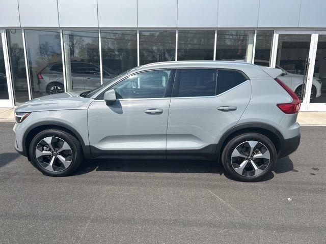 Certified 2025 Volvo XC40 B5 Plus AWD/4WD video 2