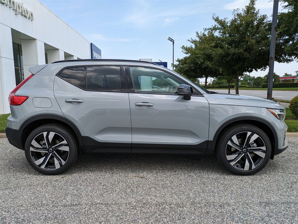 New 2026 Volvo XC40 B5 Ultra w/ Protection Package Premier image 3