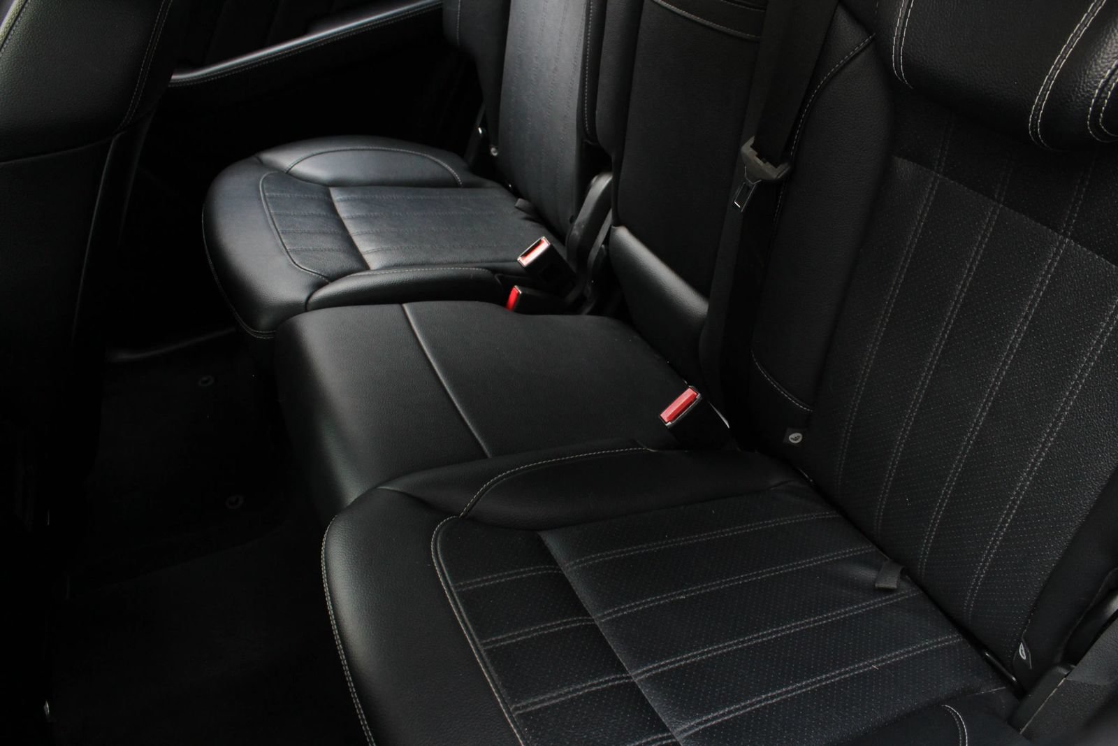 Used 2016 Mercedes-Benz GL 320 BlueTEC 4MATIC w/ Premium I Package image 19