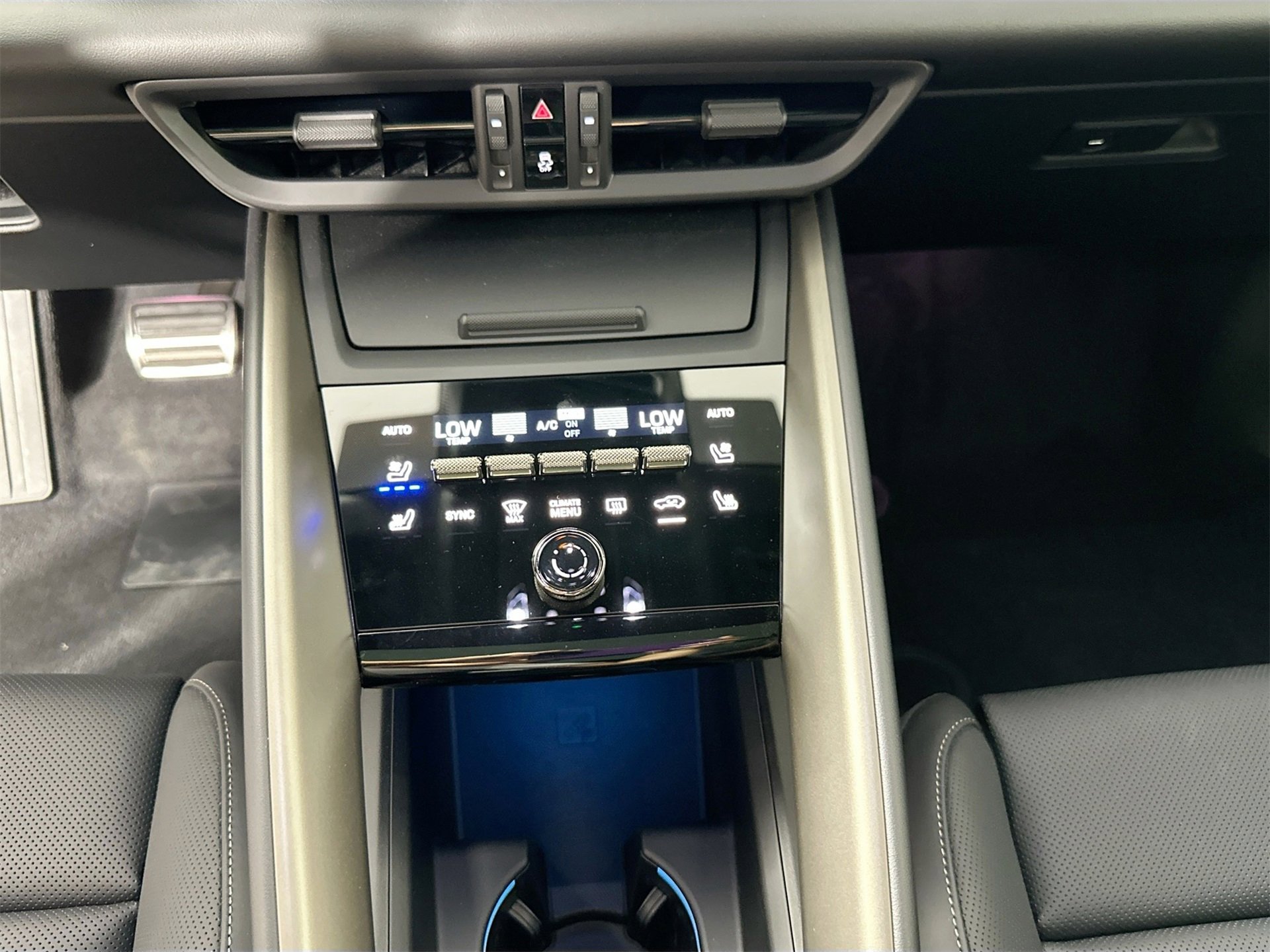 Certified 2025 Porsche Macan Turbo Electric image 24