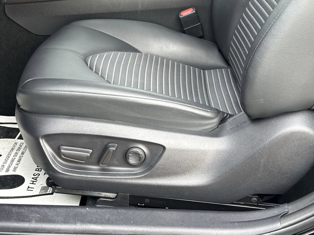 Used 2023 Toyota Camry SE image 14