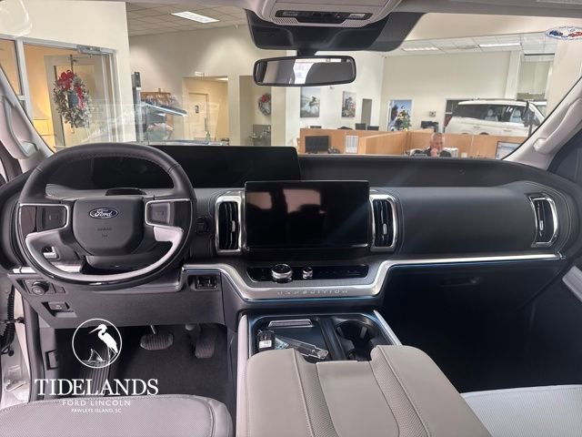 New 2025 Ford Expedition Platinum w/ Platinum Ultimate Package AWD/4WD image 15