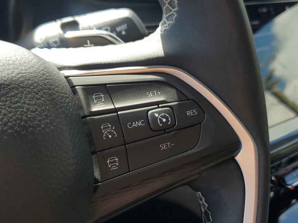 Used 2024 Jeep Grand Cherokee L Laredo AWD/4WD image 27
