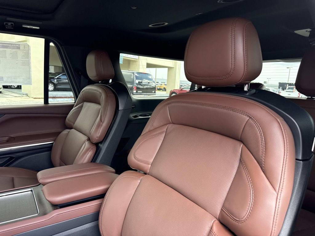 New 2026 Lincoln Navigator L Reserve AWD/4WD image 15