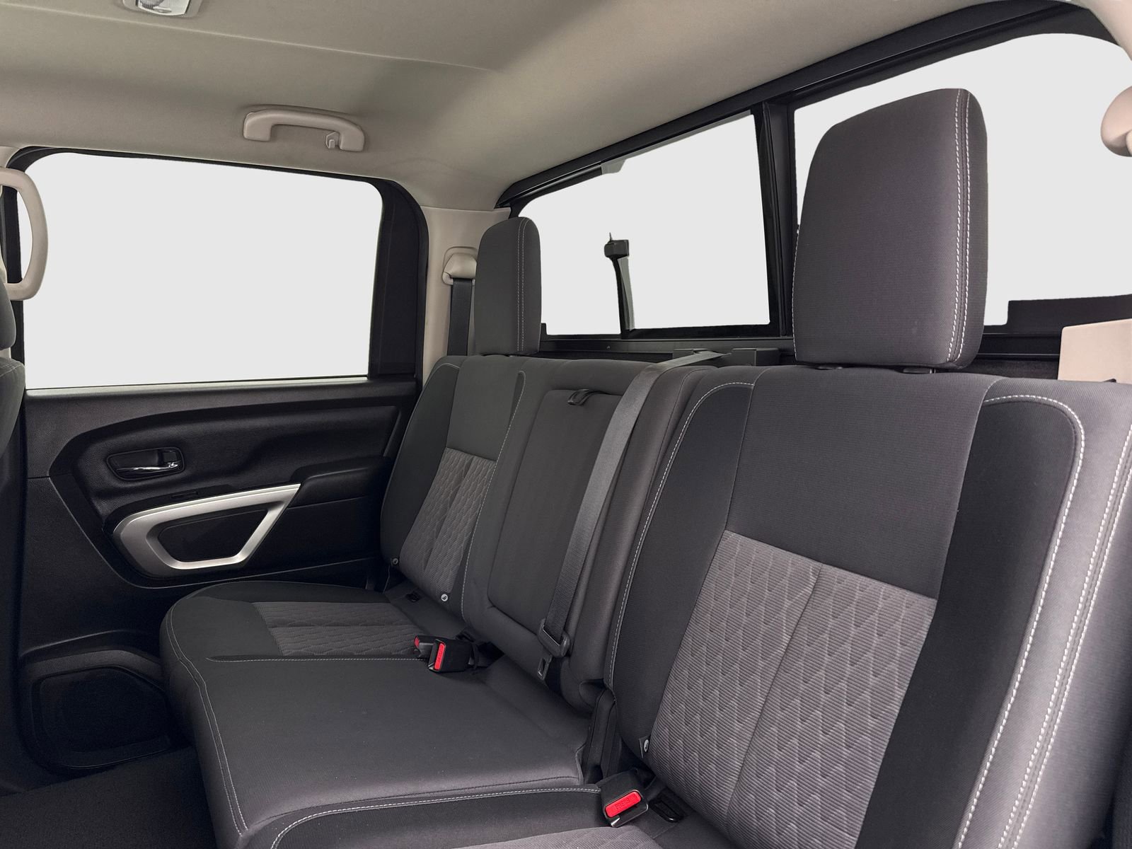 Used 2022 Nissan Titan SV AWD/4WD image 37