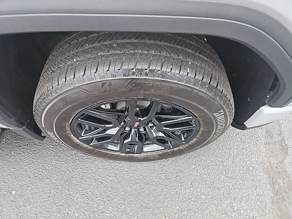 Used 2024 GMC Sierra 1500 Elevation image 10