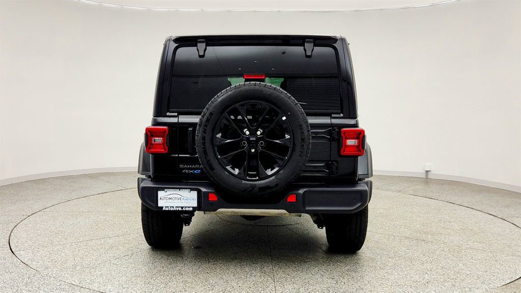 Used 2025 Jeep Wrangler Unlimited Sahara w/ Safety Group image 6