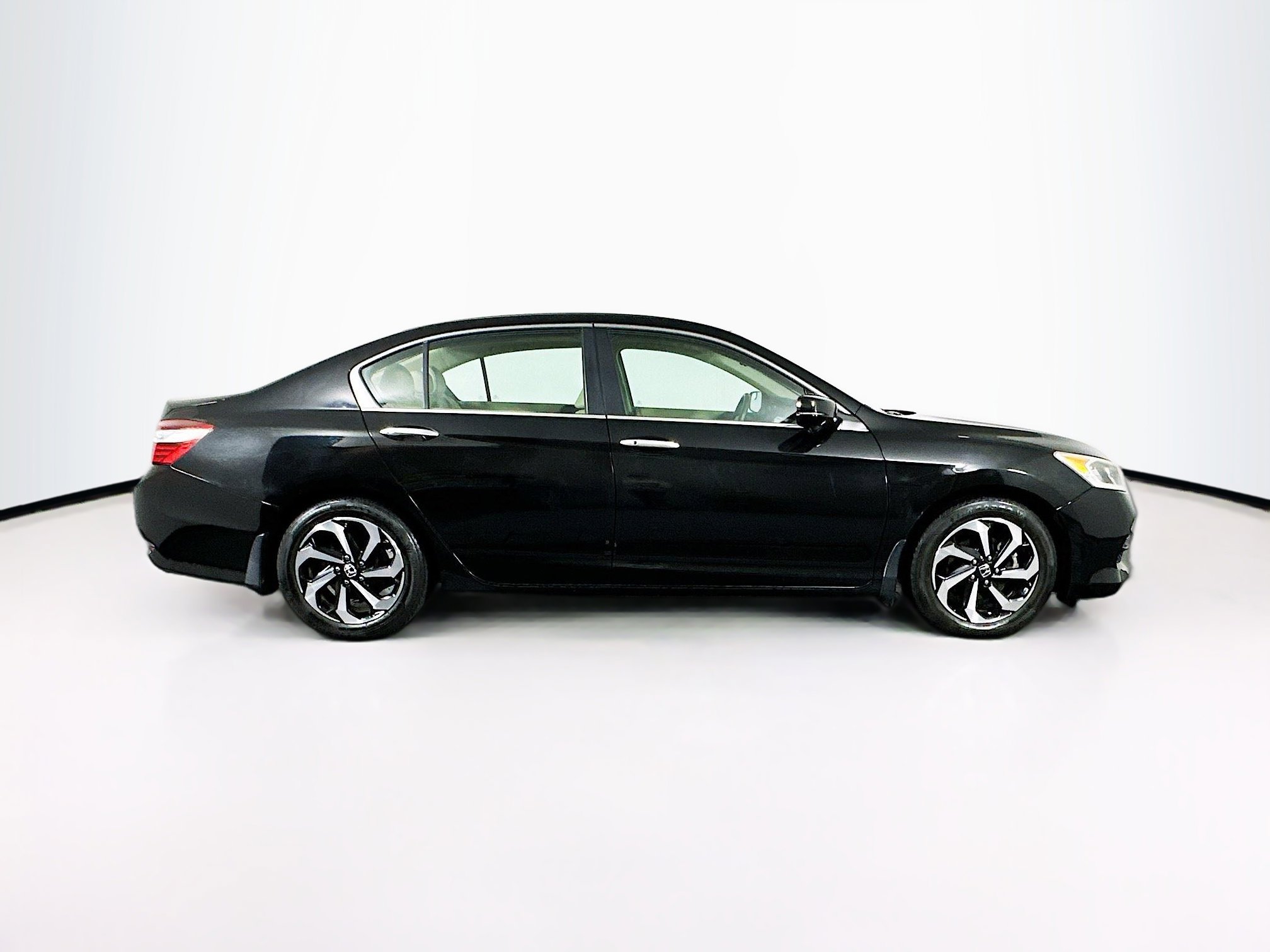 Used 2017 Honda Accord EX-L image 10