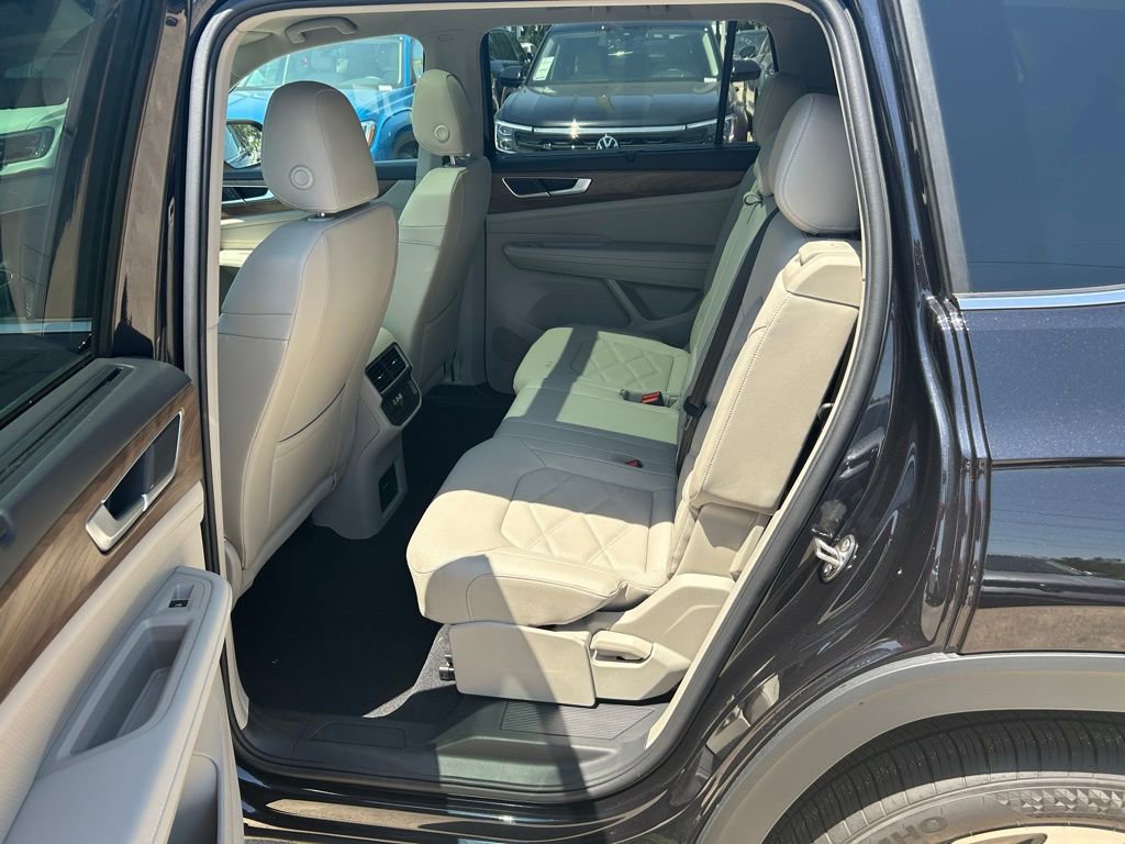 Used 2025 Volkswagen Atlas SE w/ Panoramic Sunroof Package image 40