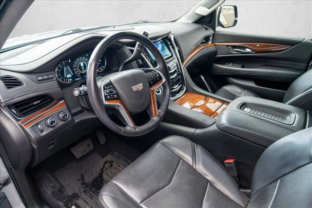 Used 2018 Cadillac Escalade Premium Luxury image 4
