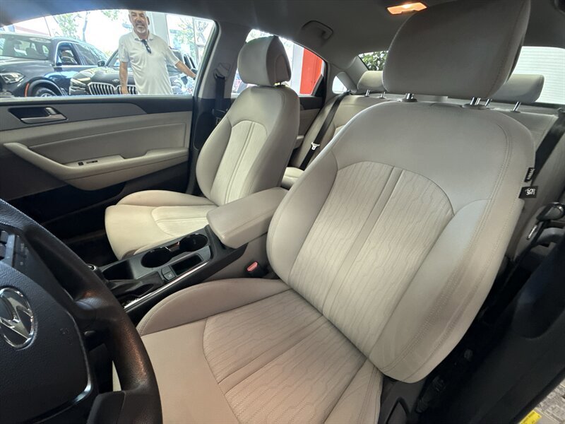 Used 2016 Hyundai Sonata SE FWD image 13