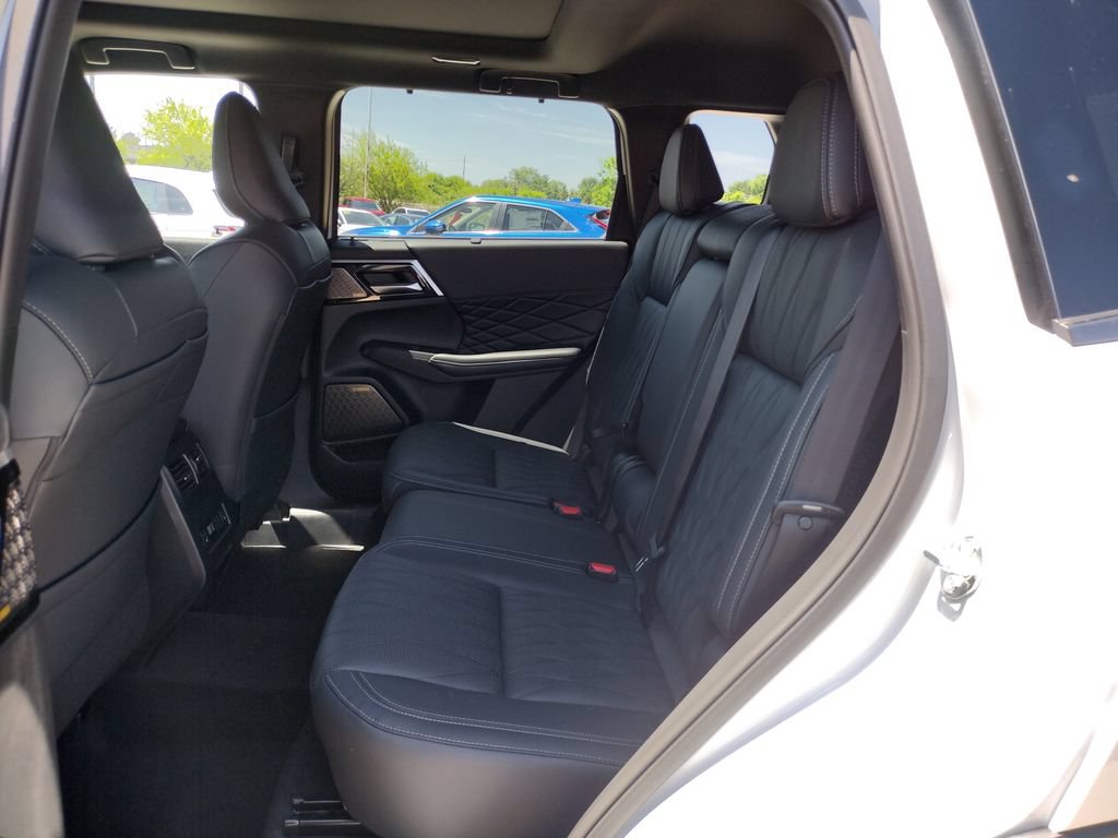 New 2026 Mitsubishi Outlander SEL Black Edition AWD/4WD image 9