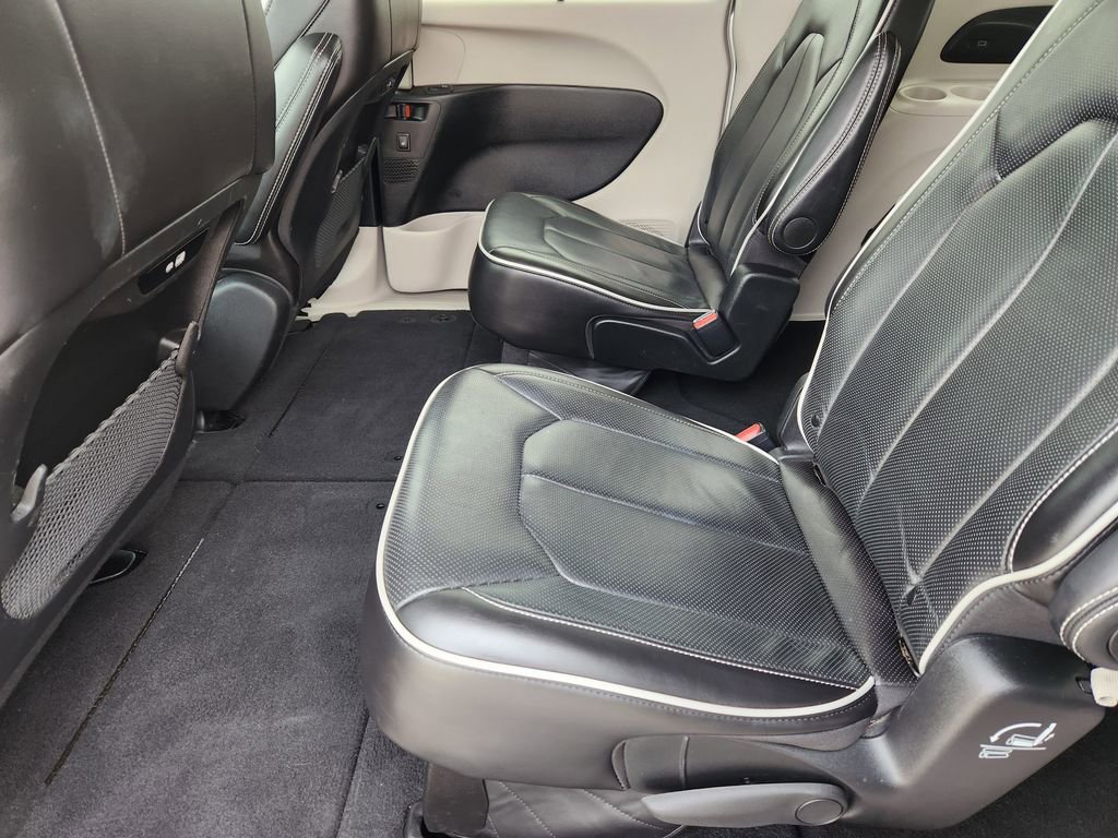 Used 2024 Chrysler Pacifica Limited image 36