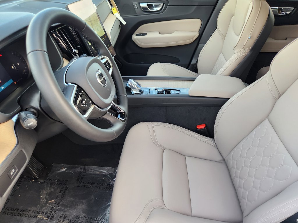 New 2026 Volvo XC60 B5 Plus w/ Protection Package Premier AWD/4WD image 4