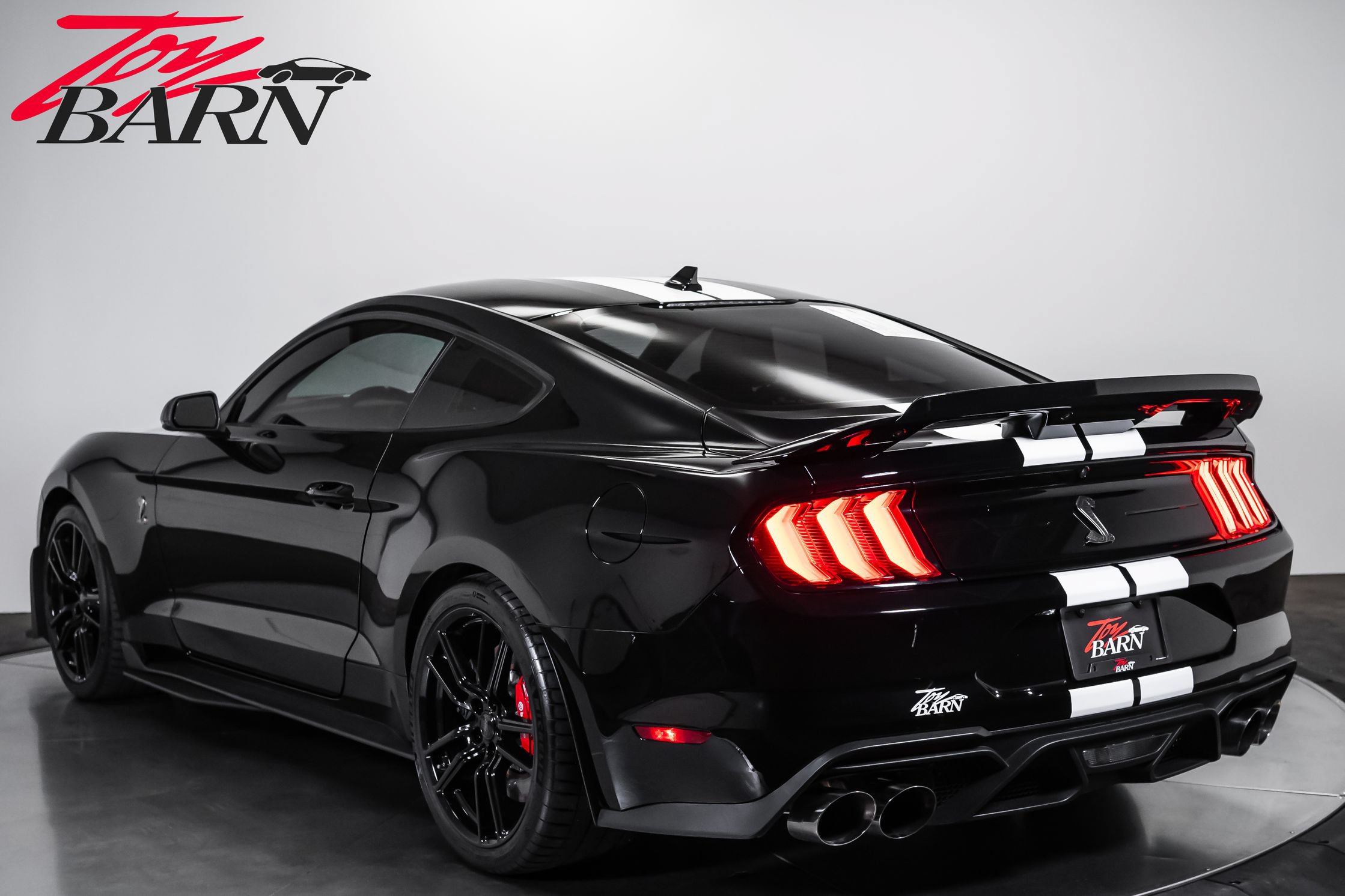 Used 2021 Ford Mustang Shelby GT500 w/ Technology Package RWD image 3