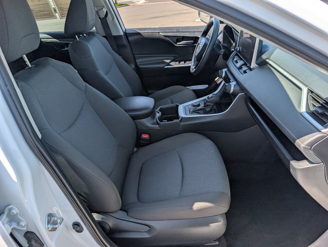 Used 2025 Toyota RAV4 XLE AWD/4WD image 8