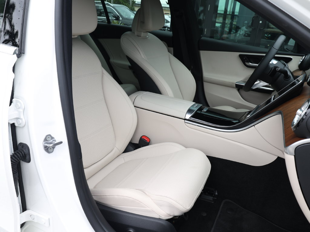 Used 2023 Mercedes-Benz C 300 Sedan image 23