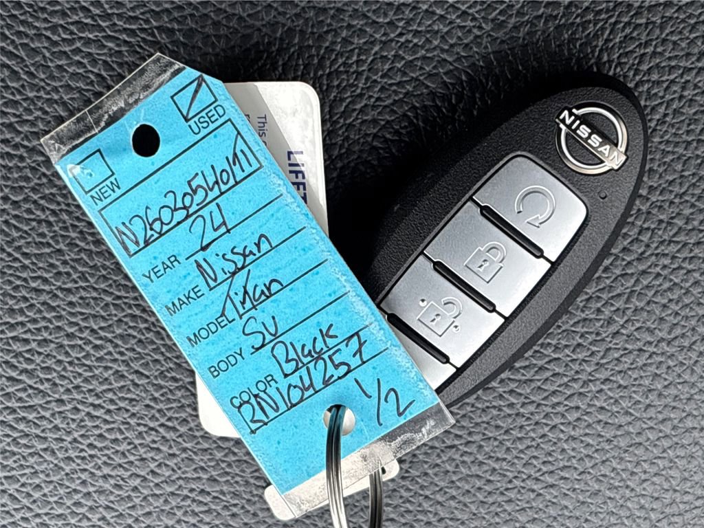 Used 2024 Nissan Titan SV w/ SV Convenience Package image 39
