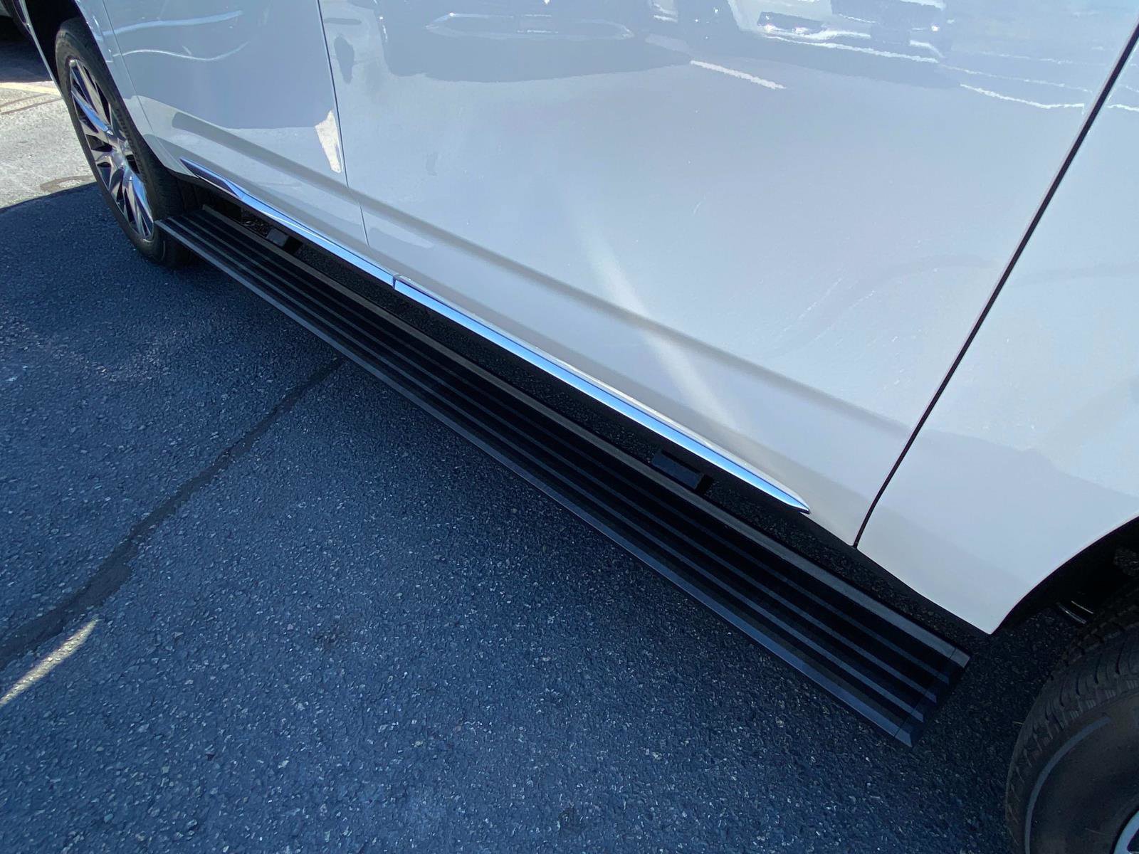 Used 2025 Cadillac Escalade ESV Premium Luxury Platinum image 23