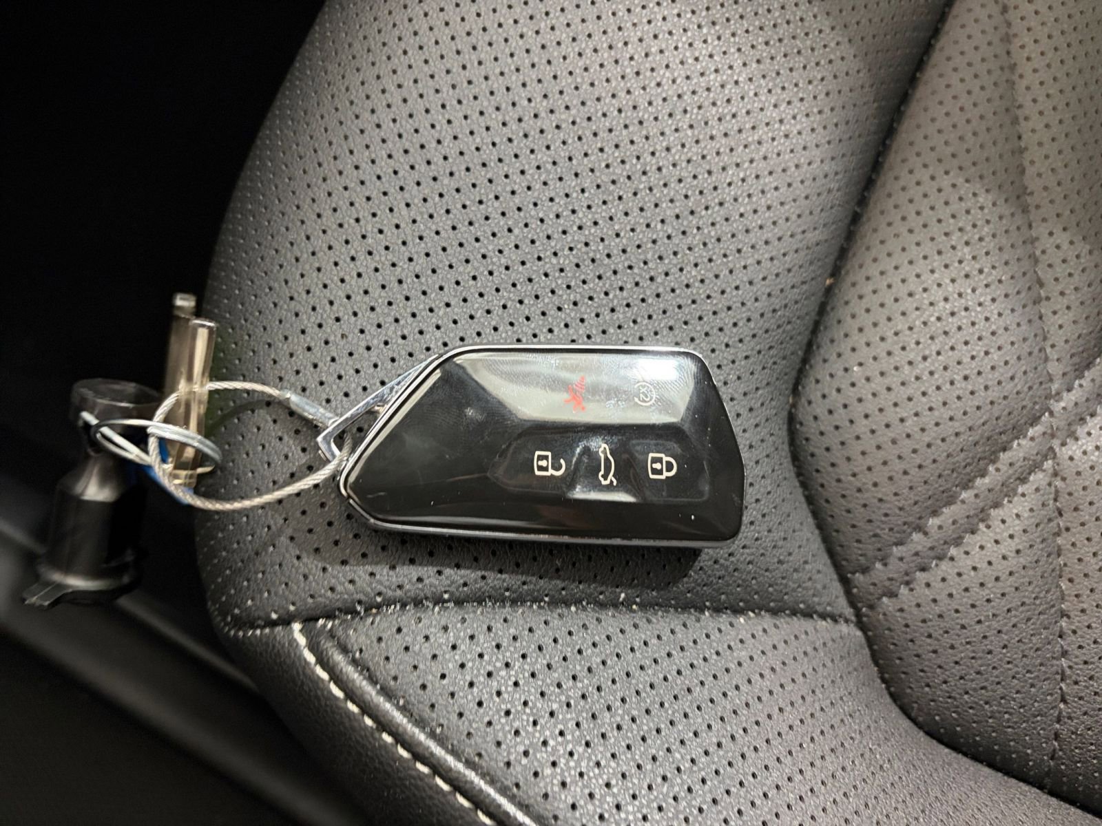 Used 2025 Volkswagen Atlas SE image 22