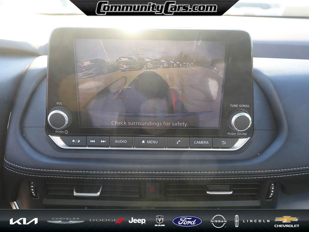 Used 2023 Nissan Rogue SV image 17