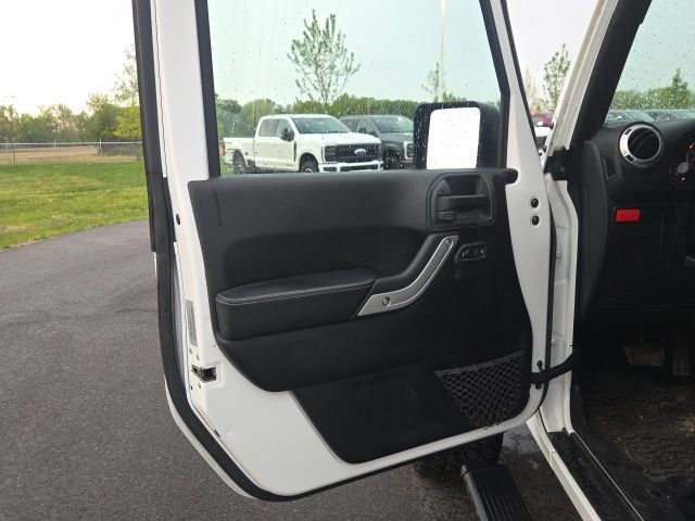 Used 2017 Jeep Wrangler Unlimited Rubicon AWD/4WD image 21