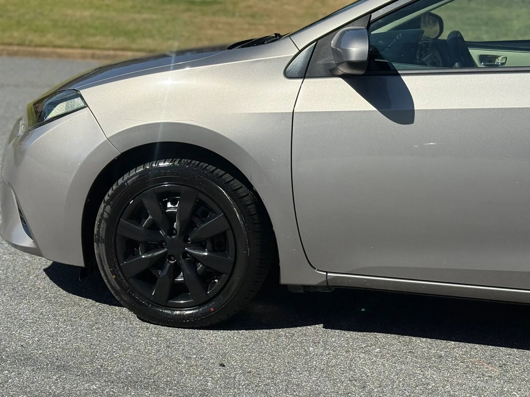 Used 2014 Toyota Corolla LE FWD image 8