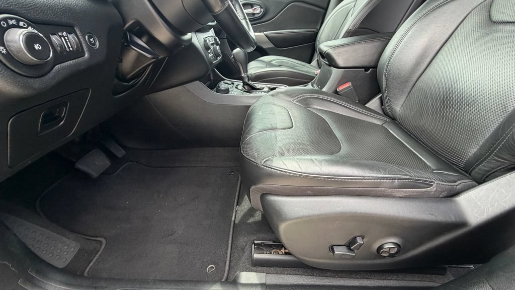 Used 2020 Jeep Cherokee Limited AWD/4WD image 23