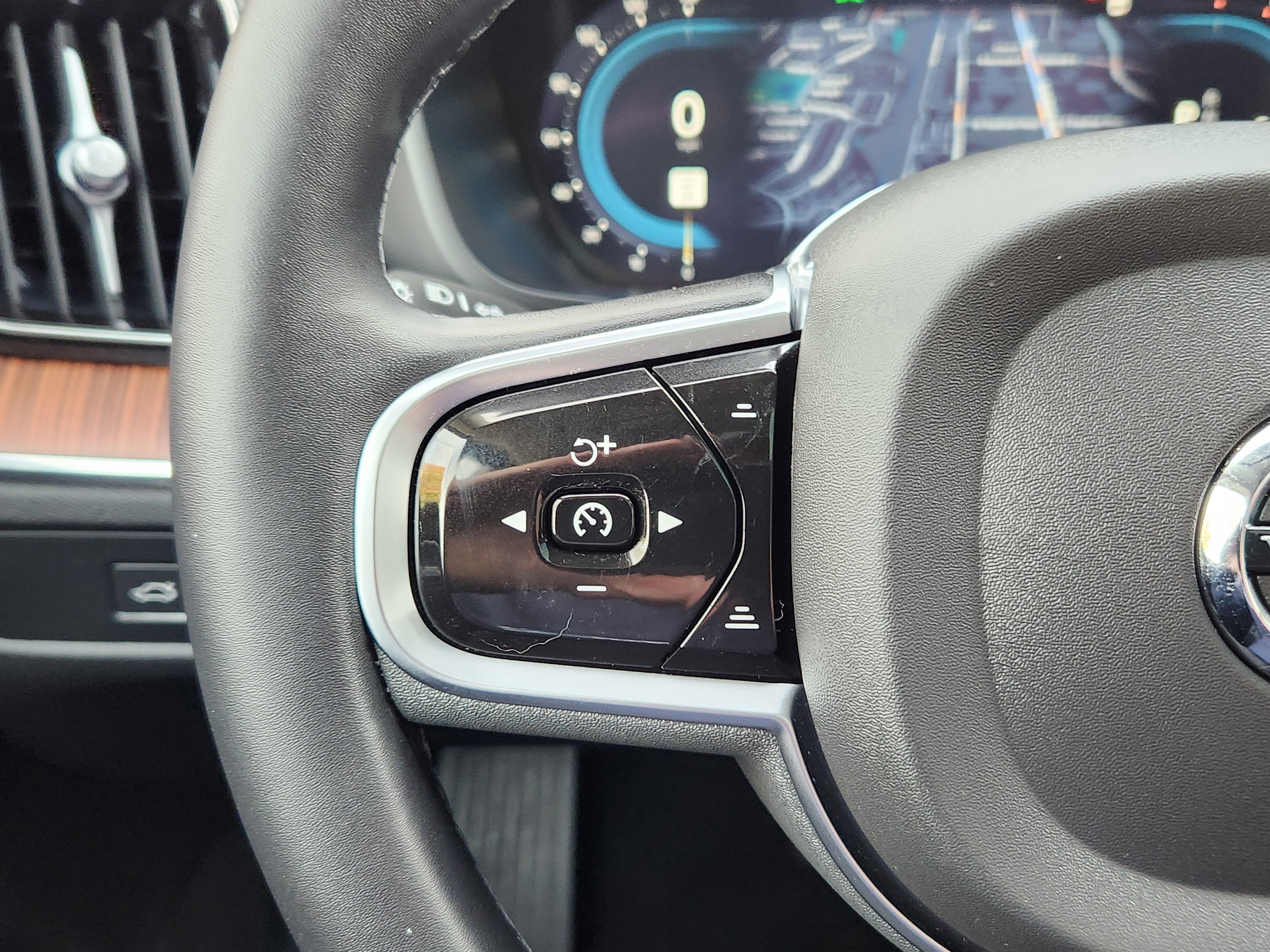 Certified 2023 Volvo XC60 B5 Ultimate image 18