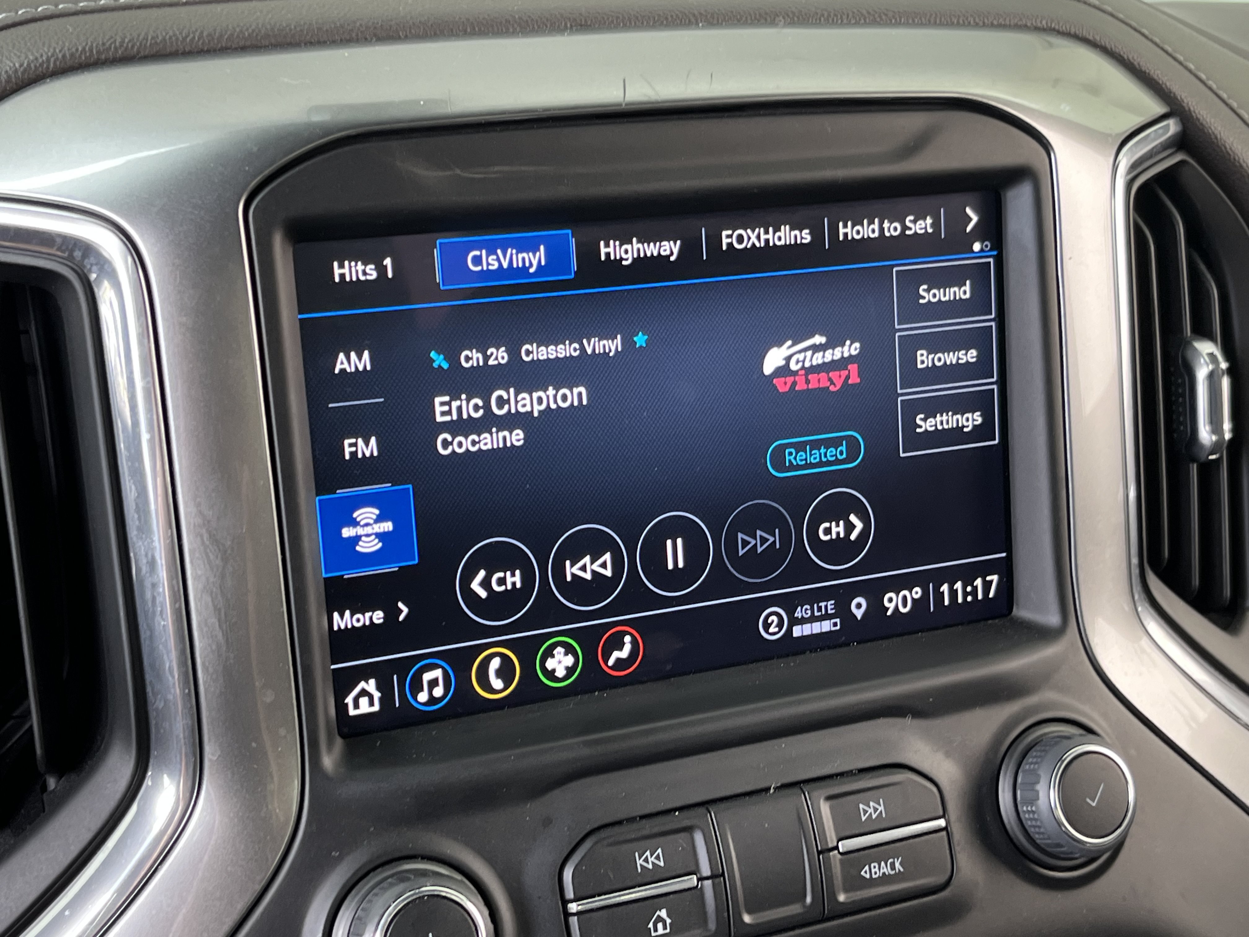 Used 2022 Chevrolet Silverado 1500 LTZ RWD image 3