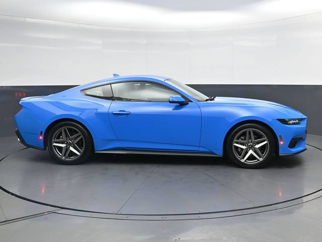 Used 2025 Ford Mustang Premium RWD image 3