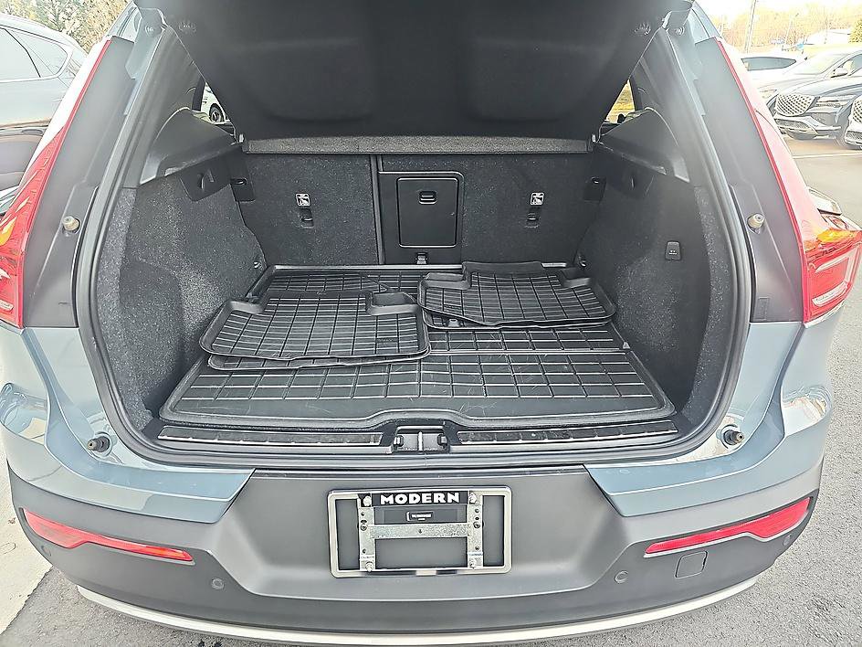 Used 2023 Volvo XC40 B5 Ultimate w/ Protection Package Premier image 33