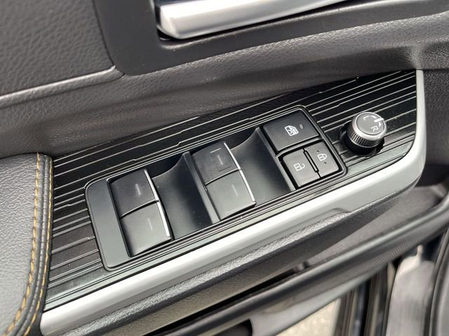 Used 2025 Toyota Sienna XLE Woodland Edition image 12