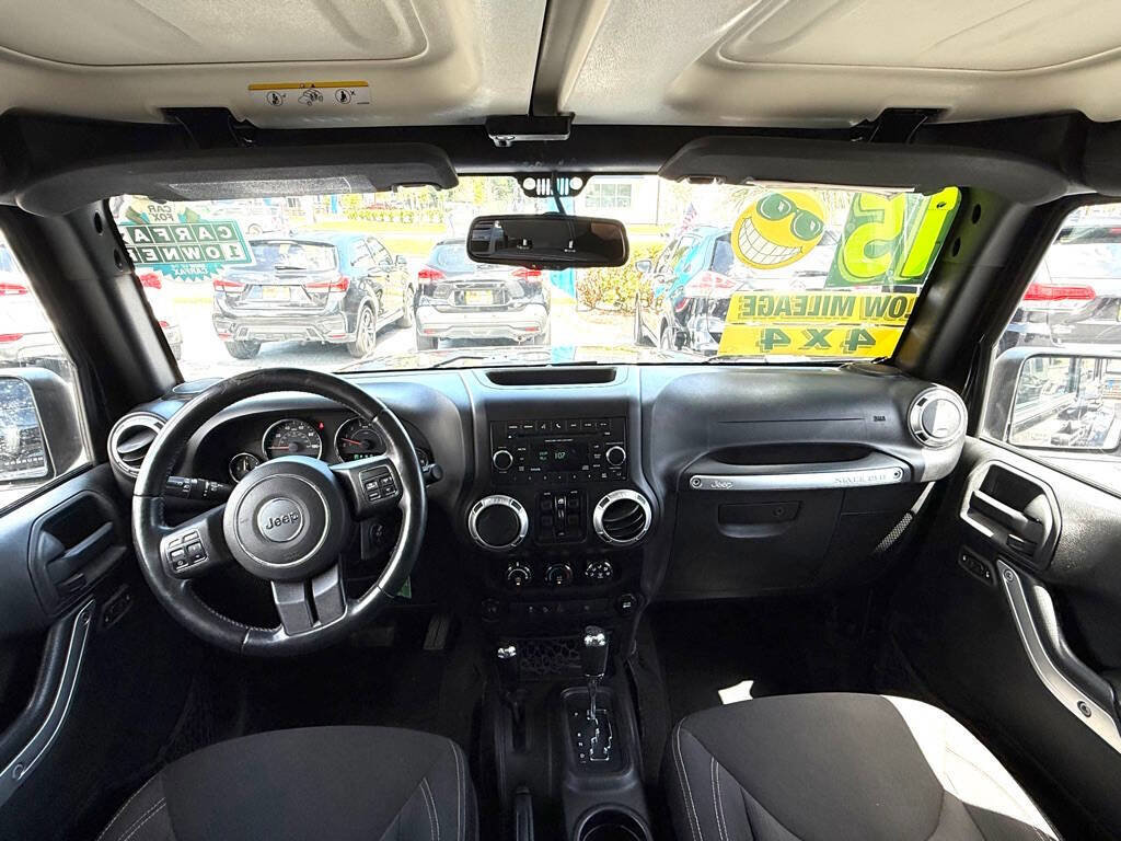 Used 2015 Jeep Wrangler Unlimited Sahara w/ Connectivity Group image 20