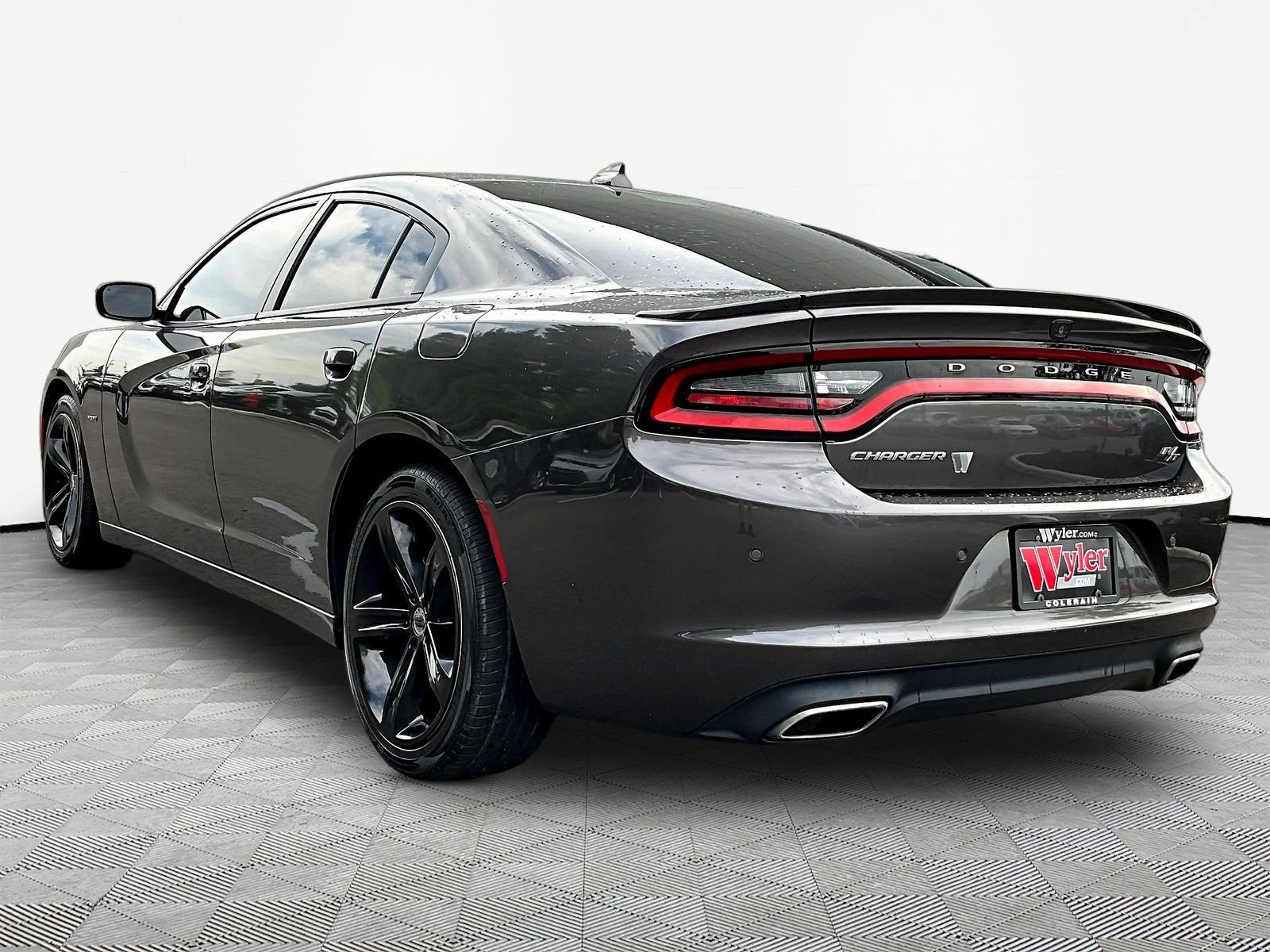 Used 2018 Dodge Charger R/T RWD image 4