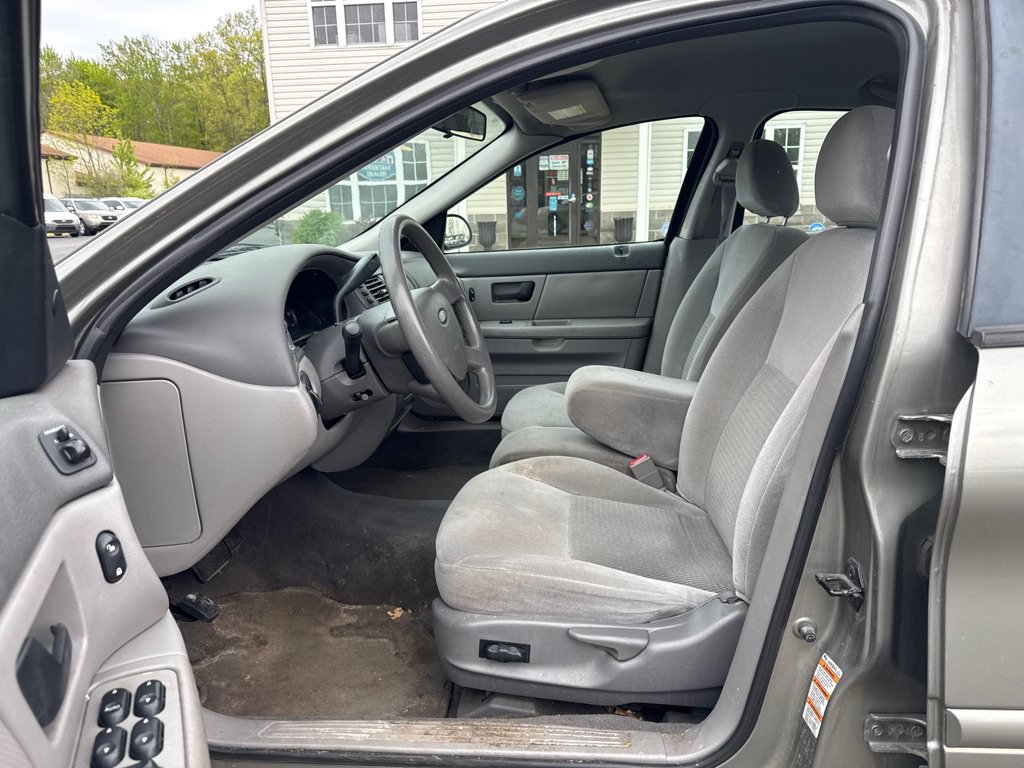 Used 2004 Ford Taurus SE FWD image 9