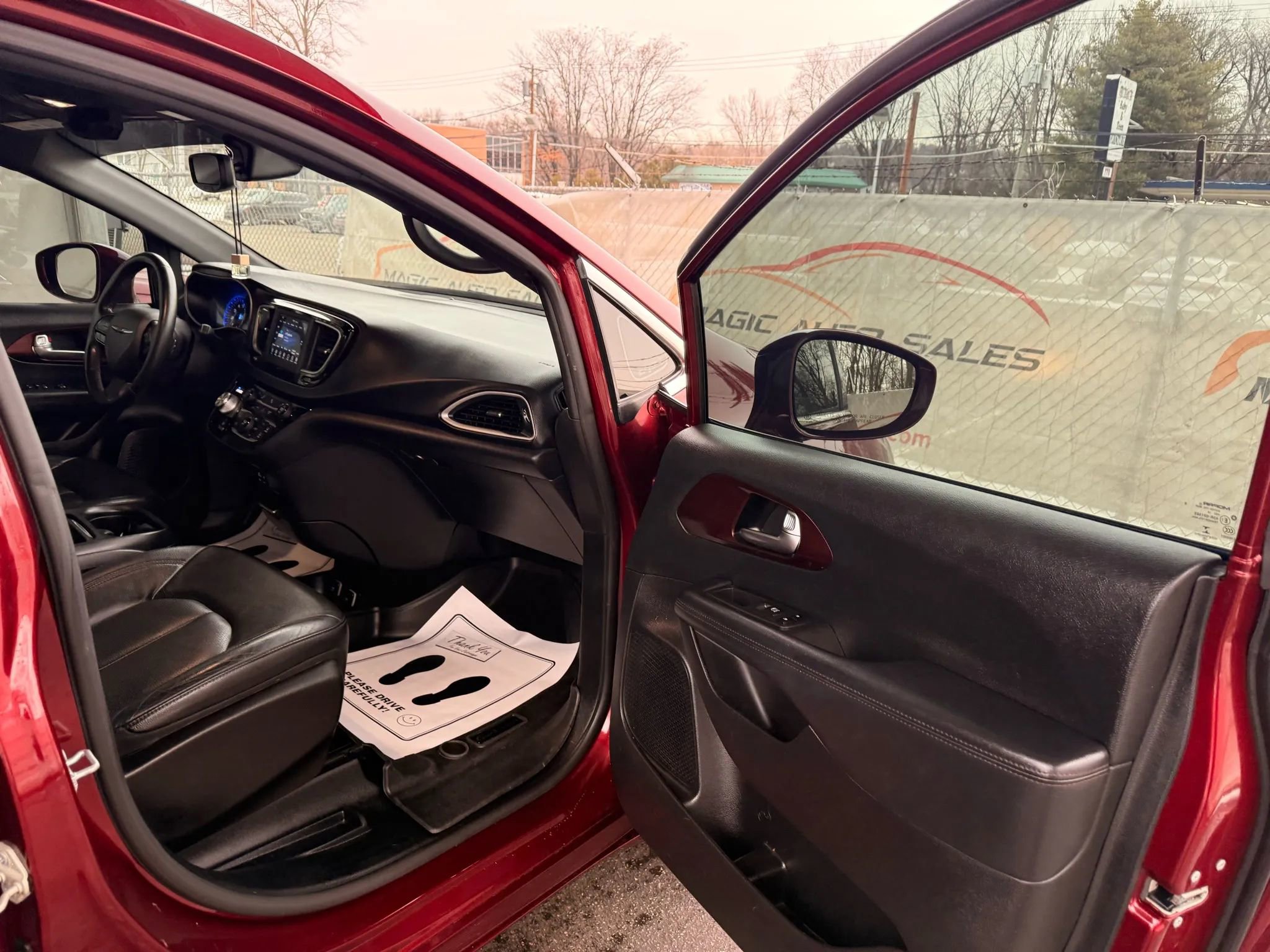 Used 2020 Chrysler Pacifica Touring-L image 21