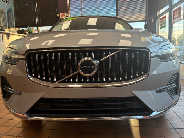 Used 2023 Volvo XC60 T8 Core w/ Climate Package image 4