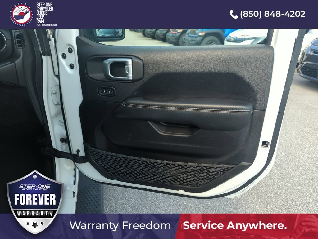 Used 2022 Jeep Wrangler Unlimited Sahara w/ Cold Weather Group AWD/4WD image 31