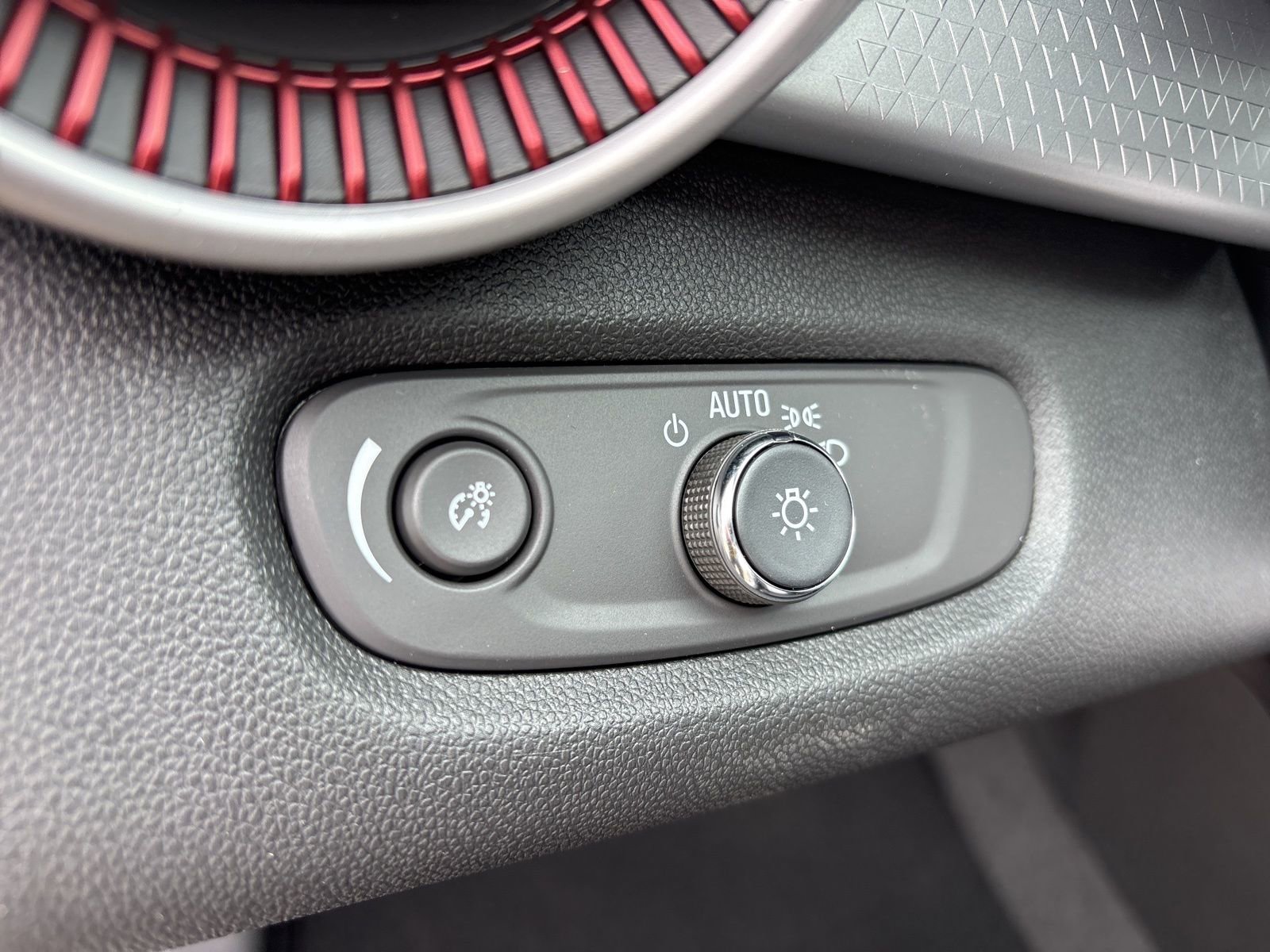 New 2026 Chevrolet Trax RS w/ Sunroof Package image 13