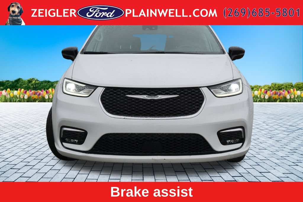 Used 2024 Chrysler Pacifica Touring-L FWD image 8