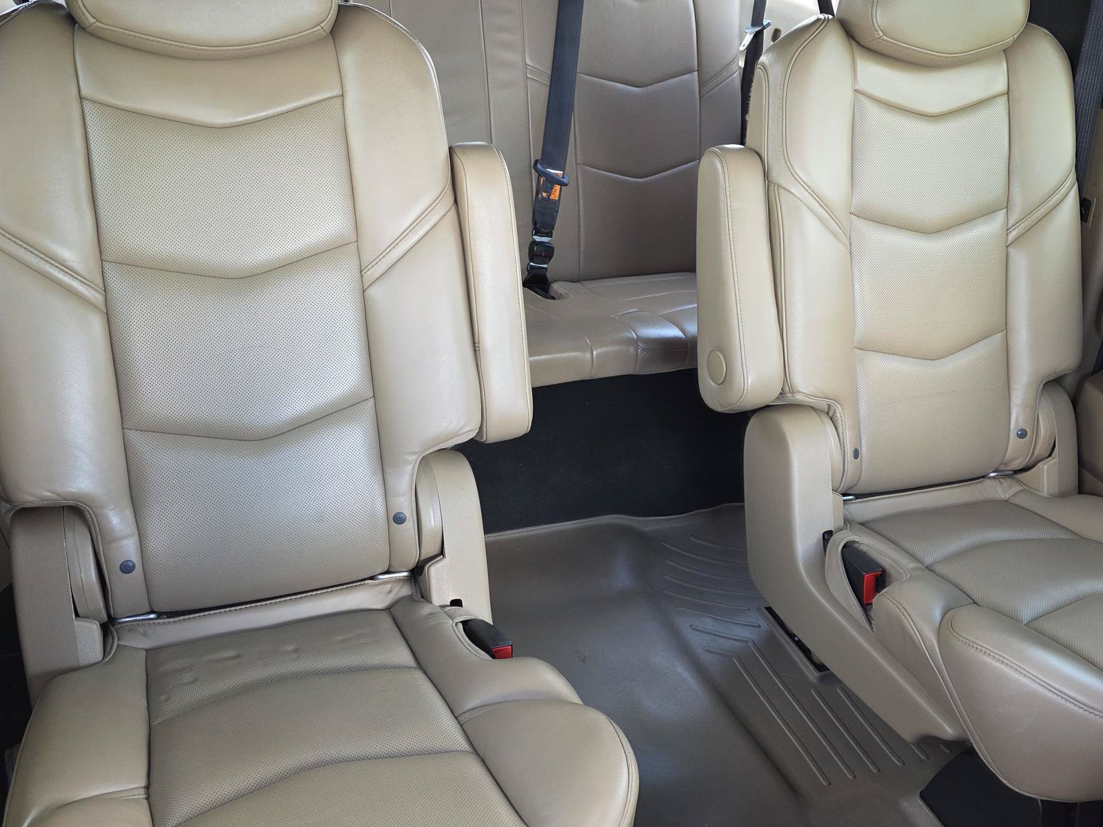 Used 2020 Cadillac Escalade ESV Platinum AWD/4WD image 26